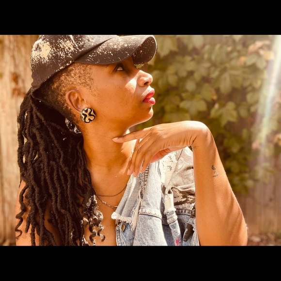 Black & gold vintage earrings - Picture 1 of 5